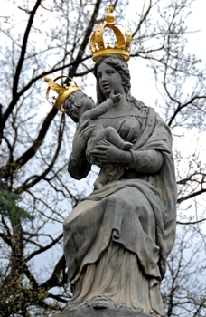 This photo of a statue of the Blessed Virgin Mary and the Child Jesus in Warsaw, Poland was taken by Polish photographer Kriss Szkurlatowski.